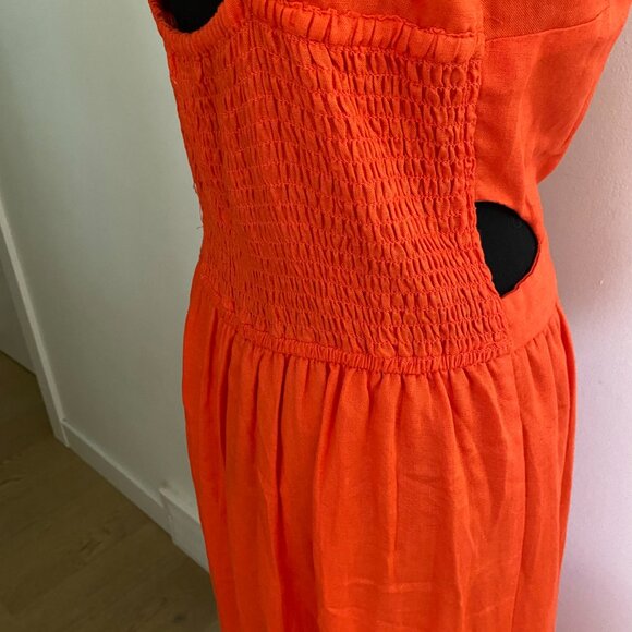 Japna peep-hole open back dress - Picture 5 of 9